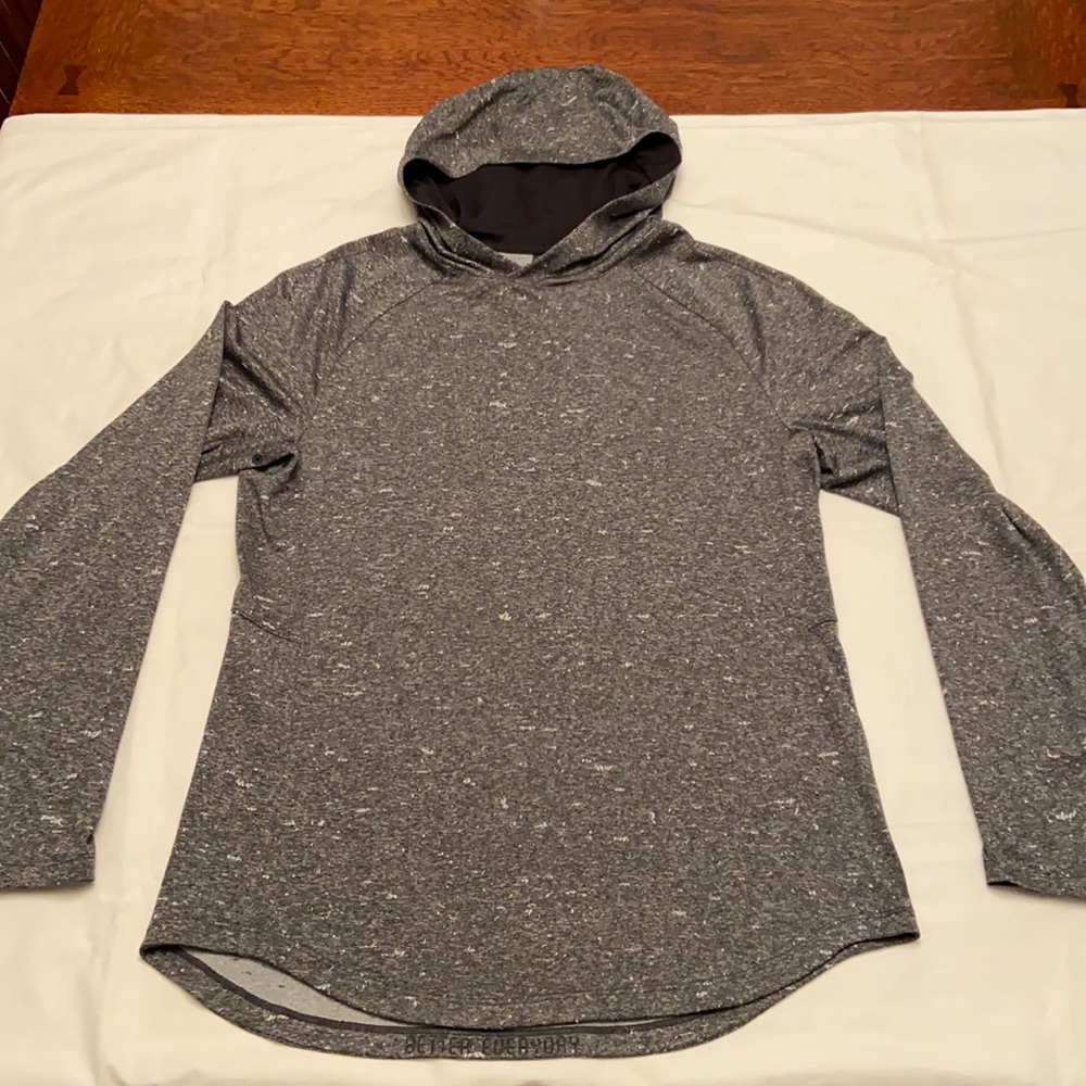 Lululemon hooded long sleeve shirt M